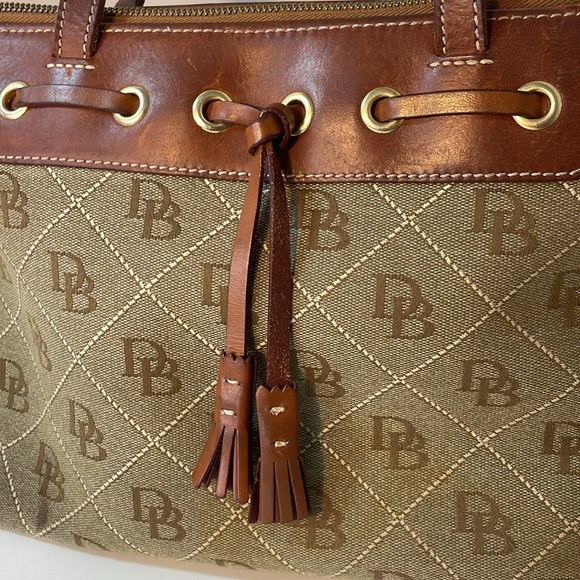 Vintage Dooney & Bourke Brown Leather & Tan Canvas Signature Logo Shoulder Bag - Picture 3 of 14